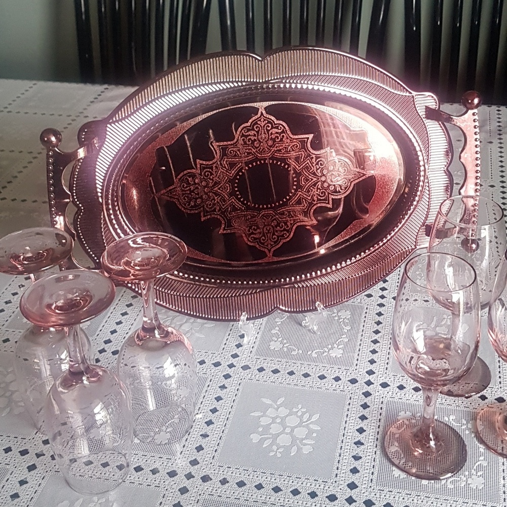 tray with glass cups